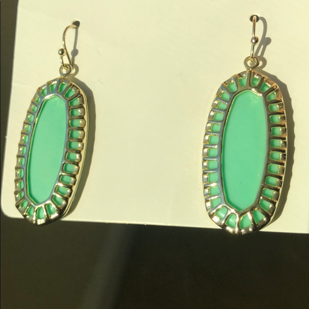 🌸KENDRA SCOTT EARRINGS🌸 - Picture 3 of 3